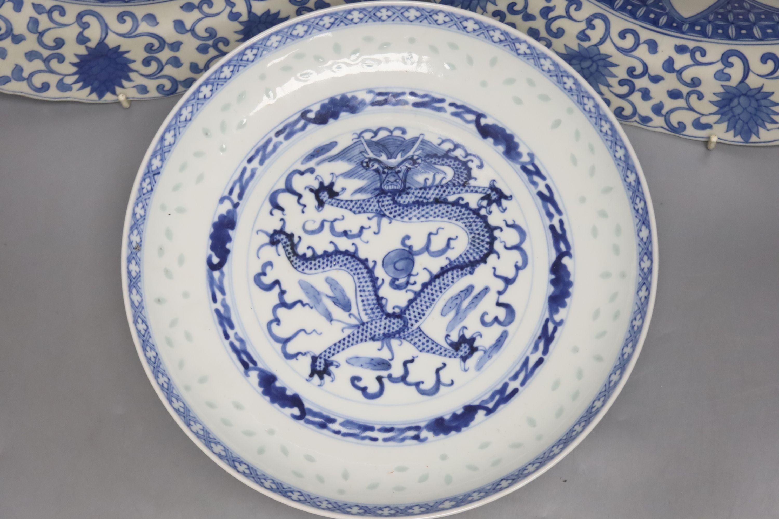 A pair of Chinese blue and white dishes, 28cm, and a similar comport